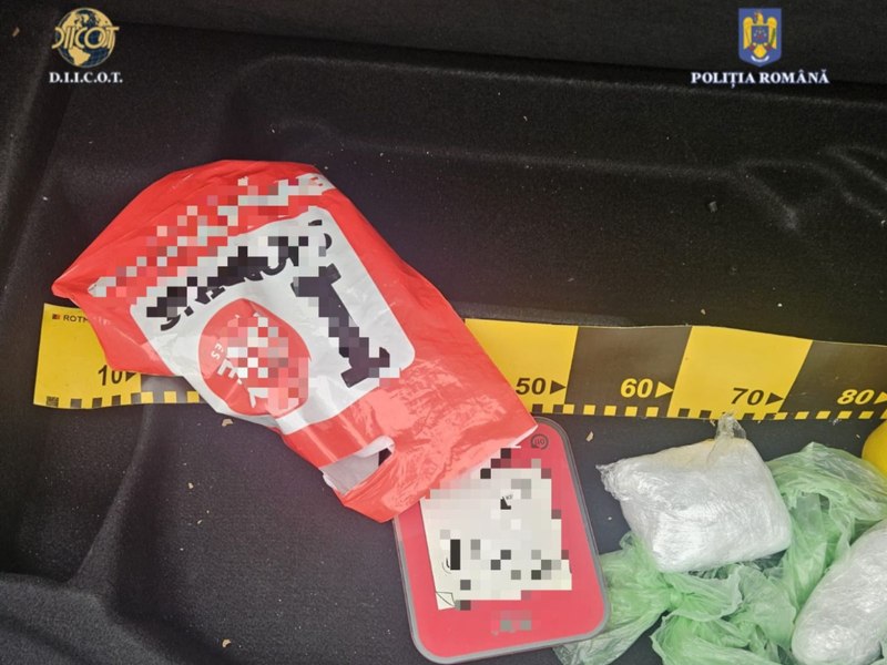 Cetățean portughez, reținut după ce a introdus în țară 1 kg de cocaină pe care voia să o vândă în județe din Moldova