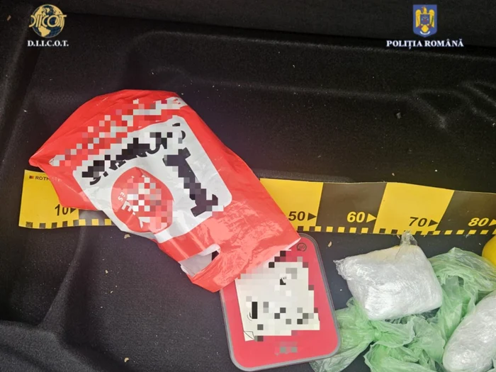 Cetățean portughez, reținut după ce a introdus în țară 1 kg de cocaină pe care voia să o vândă în județe din Moldova