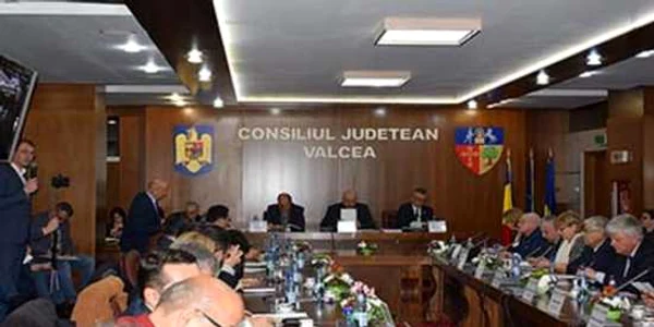 Şedinţă în cadrul Consiliului Judeţean Vâlcea Foto Adevărul