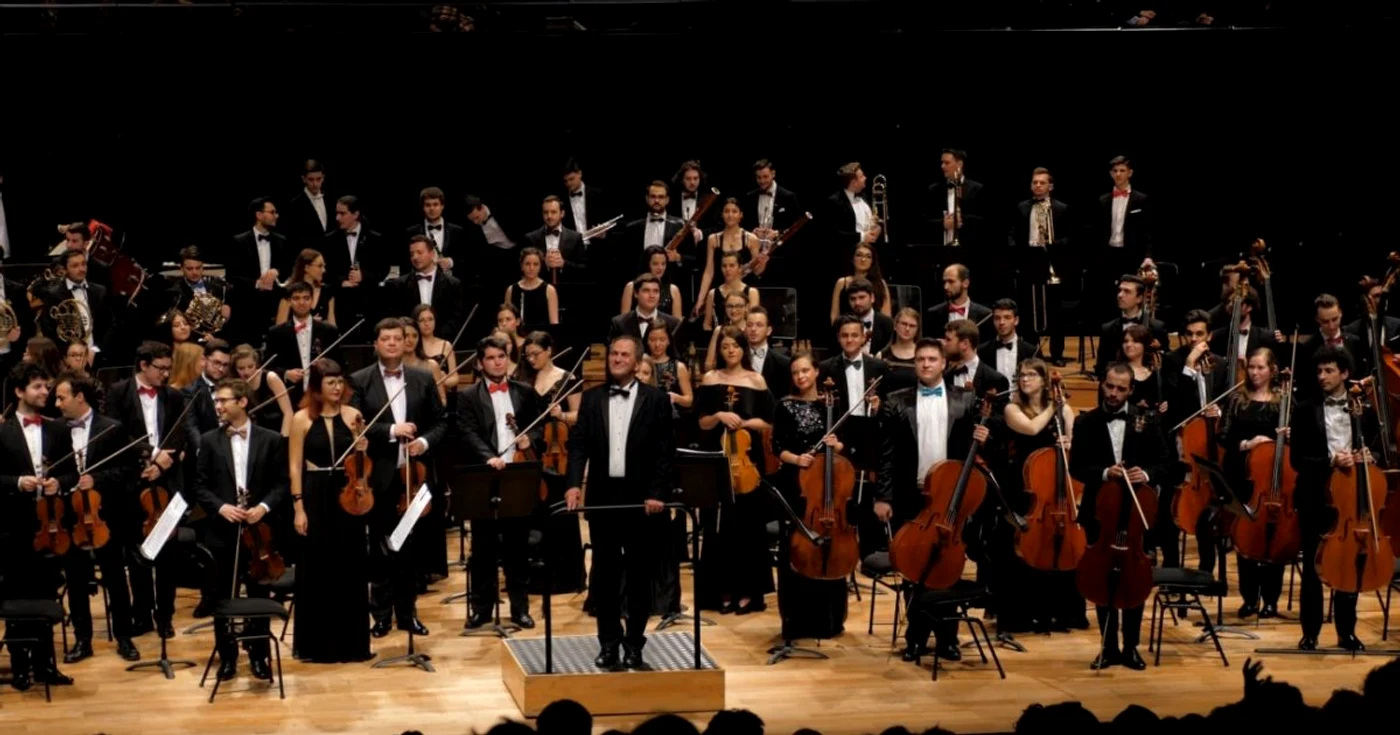 Christian Mandeal, alături de Orchestra Română de Tineret, la Paris FOTOGRAFII: Virgil Oprina