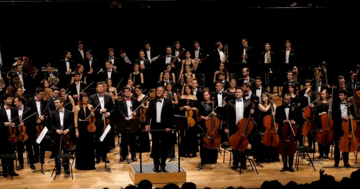 Christian Mandeal, alături de Orchestra Română de Tineret, la Paris FOTOGRAFII: Virgil Oprina