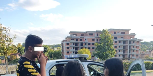 Copilaşi şi părinţii lor agresaţi cu pietre spray paralizant şi rozete de box de adolescenţi violenţi în Râmnicu Vâlcea Foto Adevărul