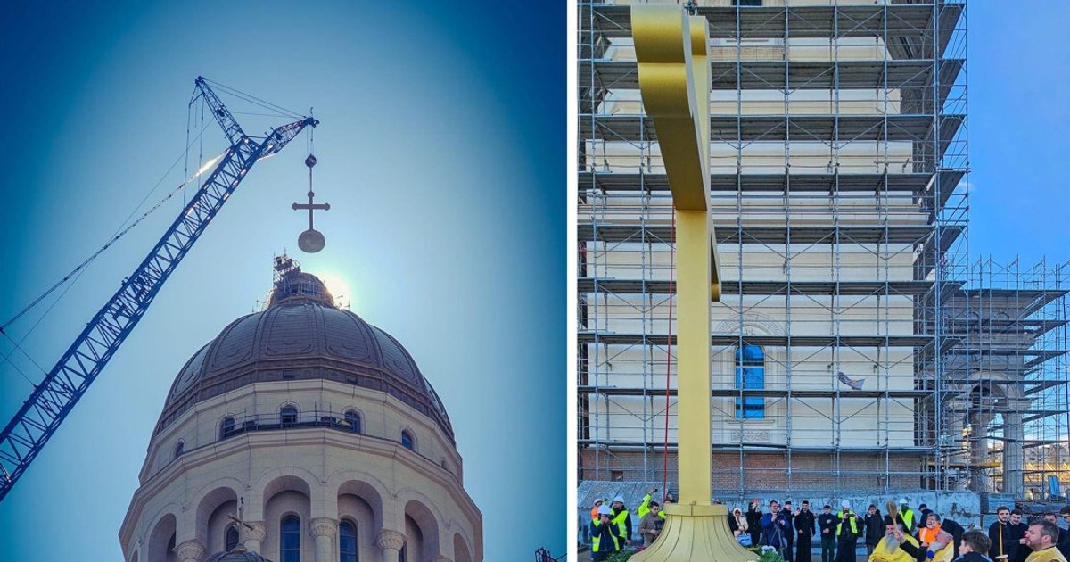 O cruce înaltă de șapte metri a fost montată pe turla mare a Catedralei Mântuirii Neamului. Cântărește șapte tone