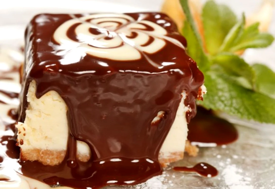 
    Ce poate fi mai buna decat o prajitura cremoasa cu branza impreuna cu un sos dulce de ciocolataclickpoftabuna.ro  