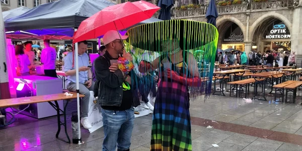 Costumație excentrică a participanților la Gay Parade  Foto Adevarul jpeg