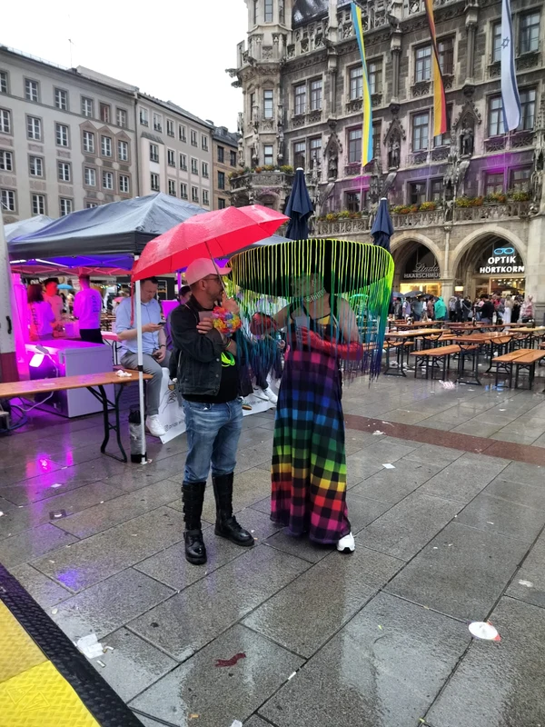 Costumație excentrică a participanților la Gay Parade  Foto Adevarul jpeg