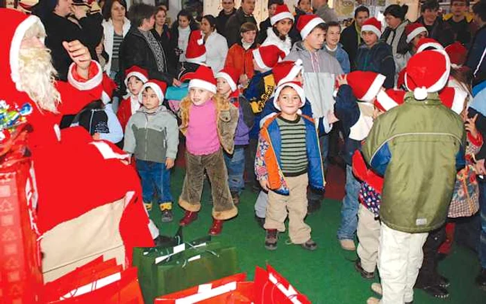 Copiii vor primi daruri la patinoar
