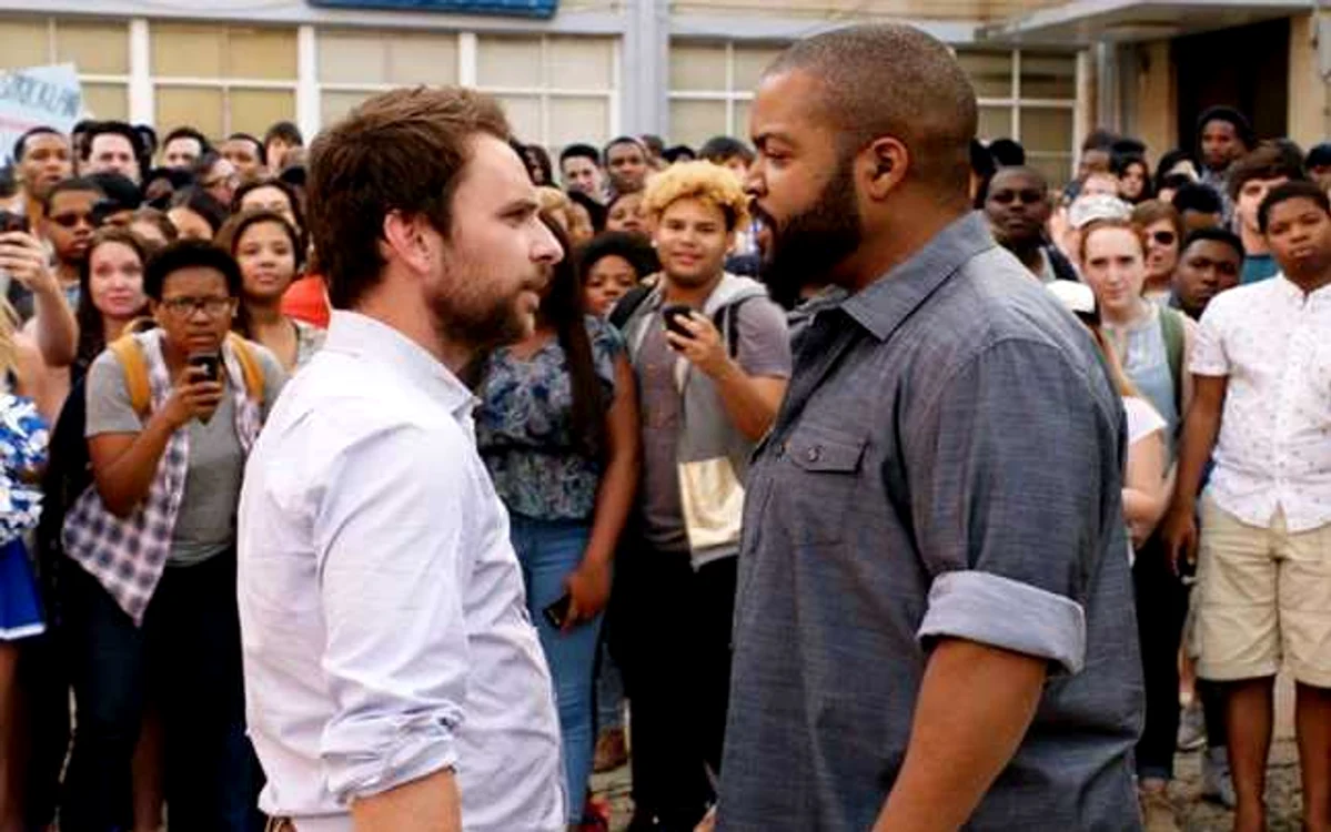 Charlie Day şi Ice Cube sunt protagoniştii comediei „Fist Fight/Hai să ne batem“ FOTO Freeman Entertainment