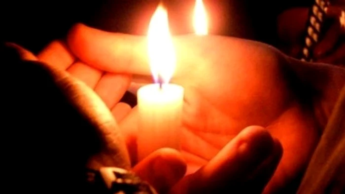 
    Lumina sfântă va fi împărțită de către voluntari și echipajele de ordinefoto: arhiva Click!  