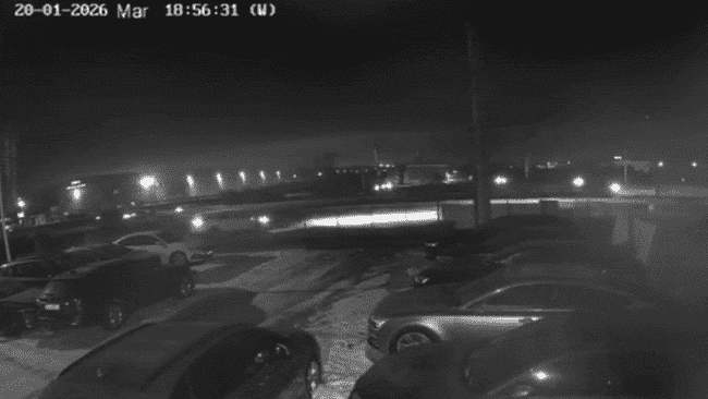 Momentul șocant în care un autoturism a fost lovit de tren pe ruta București Vest - Chiajna. Cum s-a produs accidentul