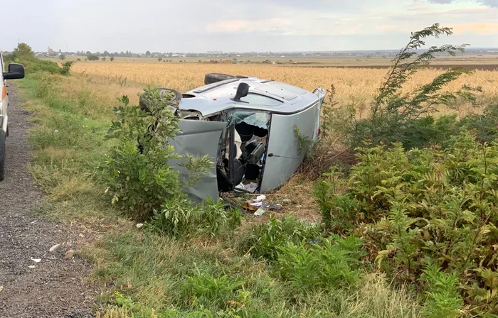 Șoferul dubei a murit. SURSA IPJ Buzău