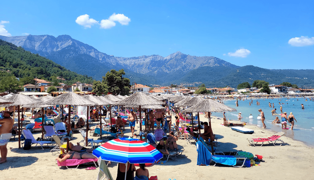 Românii care au speriat o plajă din Thassos. Întâmplarea povestită de un bucureștean