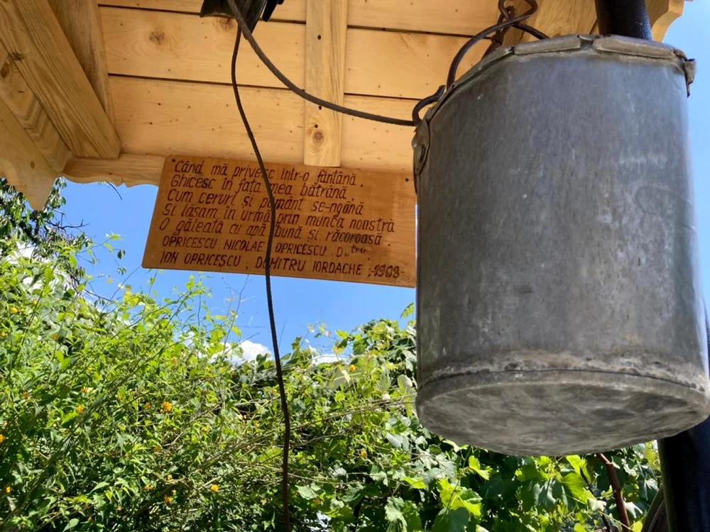 Fiecare fântână are propria poveste scrisă în versuri                                         Foto:Arhivă personală
