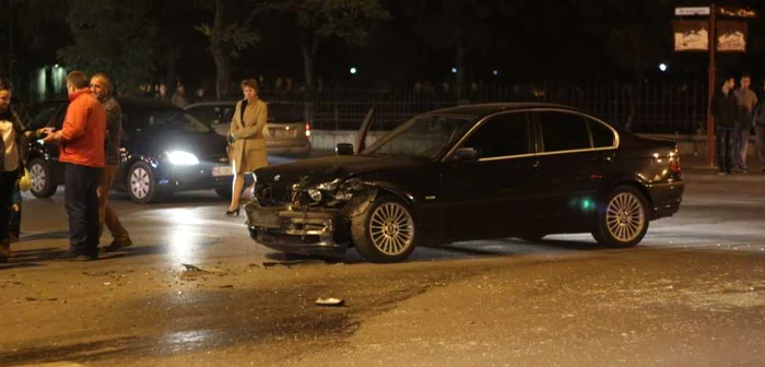 Un BMW a fost implicat în accidentul rutier. FOTO: Daniel Guţă. ADEVĂRUL.