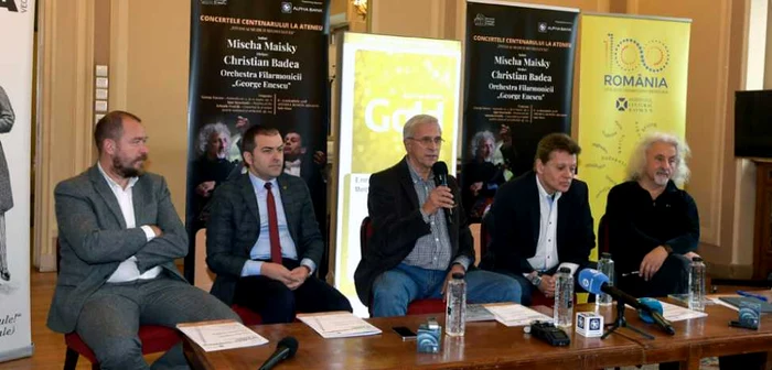 Tiberiu Mercurian, Mirel Taloş, Andrei Dimitriu, Christian Badea, Mischa Maisky, la conferinţa de presă FOTOGRAFII: Florin Ghioca şi Mihai Cratofil/ ICR