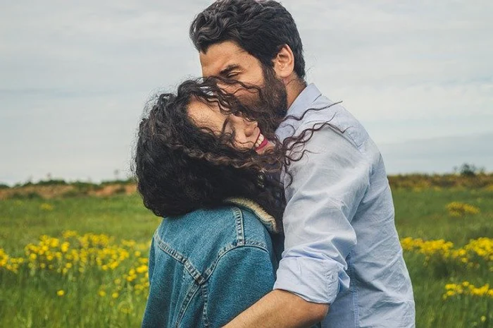 Bărbaţii se dovedesc a fi la un moment dat atraşi nu doar de ceea ce se vede la exterior, ci şi de ceea ce se simte după o cunoaştere mai profundă a partenereiFoto: pixabay.com