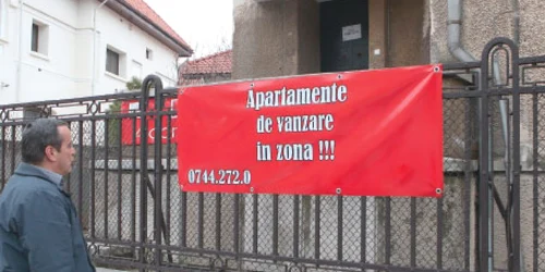 Clienţii cu restanţe riscă să-şi piardă casele puse drept garanţie la contractarea creditului 