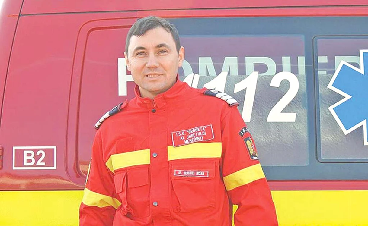 
    Sublocotenentul Lucian Drăghici este coordonatorul salvatorilor SMURD din judeţul Mehedinţi  