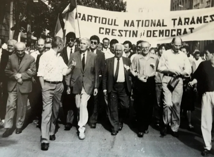 O campanie electorală de altădată, septembrie 1990 Colectie Fundatia Corneliu Coposu