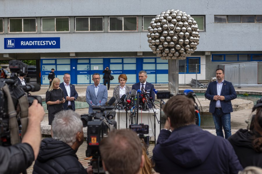 Medicii vor evalua oportunitatea transferării premierului slovac Robert Fico la un spital din Bratislava