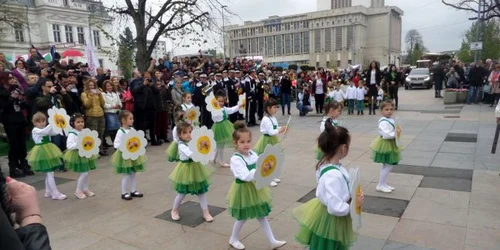 simfonia lalelelor 2019 copii in frig