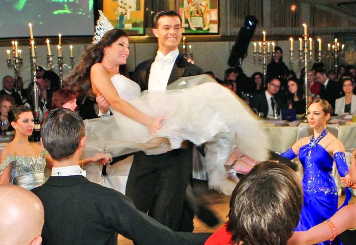 Sâmbătă seară, Oana a participat la Balul de Caritate de Sfântul Valentin, de la Palatul Ghika, din Capitală