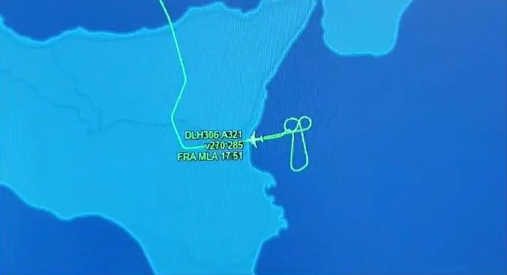 Un pilot Lufthansa a „desenat” pe cer un penis lung de 24 de kilometri după ce i s-a cerut să devieze avionul de la itinerariul stabilit