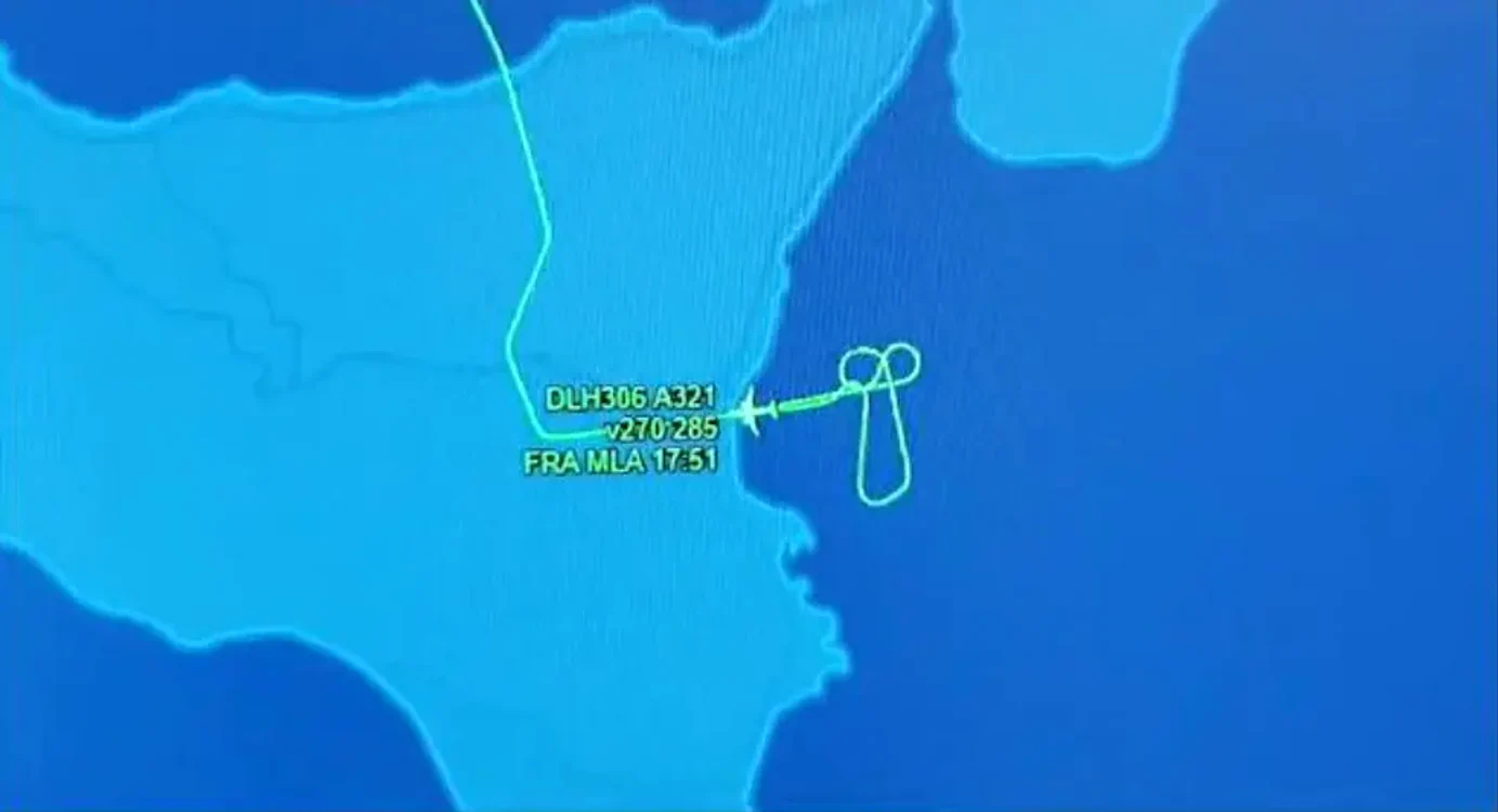 „Forma desenată de pilotul Lufthansa cu avionul FOTO palermo.repubblica.it
