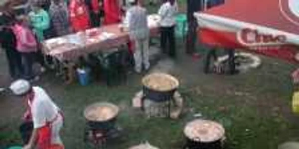 Mureşenii sunt aşteptaţi la Festivalul Sarmalelor foto mondonews.ro