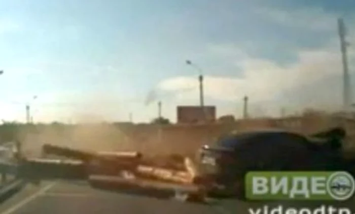 Buştenii se împrăştie pe toată şoseaua