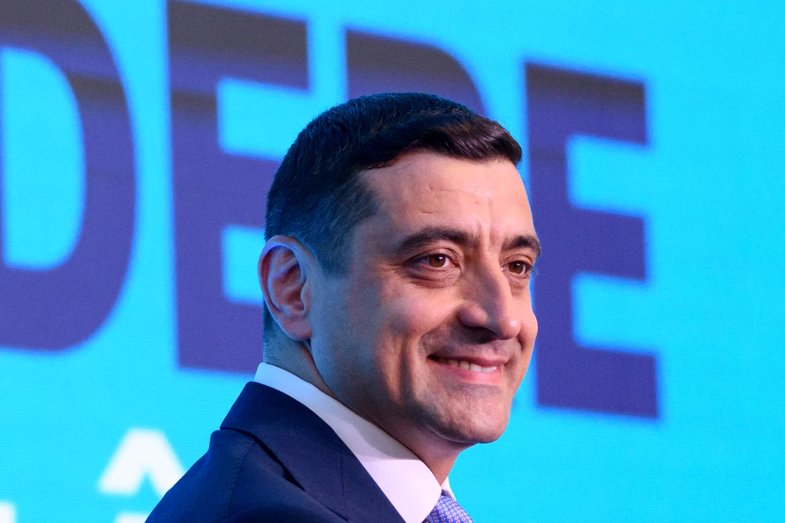 George Simion și Adrian Veștea au discutat înaintea votului de învestire. Mediafax/Alexandru Dobre