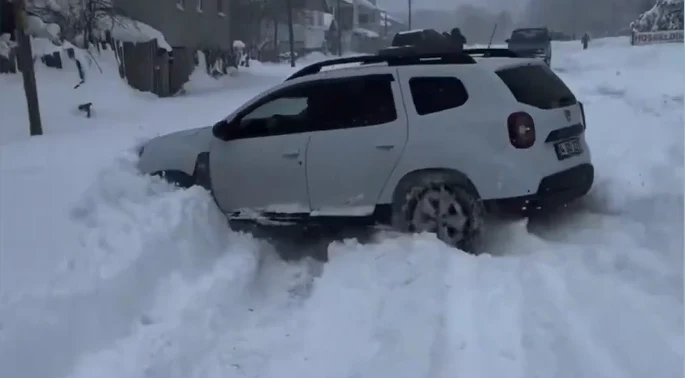Dacia Duster face senzație în Polonia. Cum s-a descurcat prin nămeți de 60 cm. „Am filmat crezând că se va bloca”