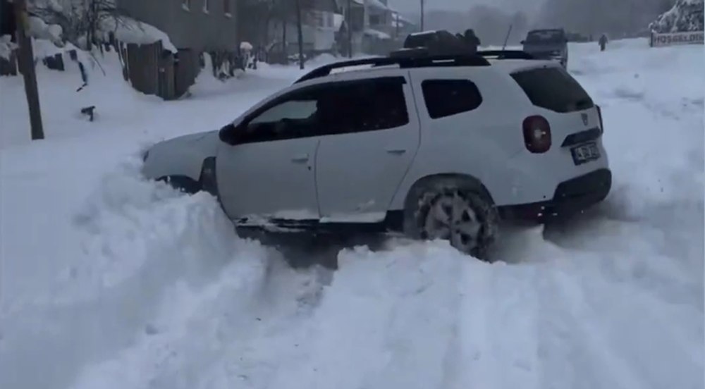Dacia Duster face senzație în Polonia. Cum s-a descurcat prin nămeți de 60 cm. „Am filmat crezând că se va bloca”