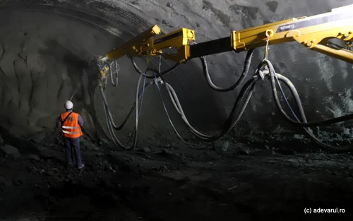 Autostrada cu tuneluri din vestul României Tunelurile de la Holdea Foto Daniel Guță ADEVĂRUL (67) JPG