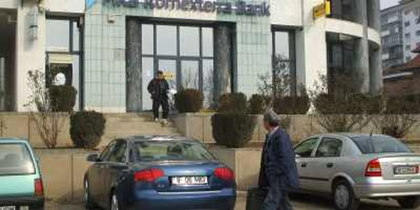 Creditele au fost acordate la sediul sucursalei Romexterra Bank