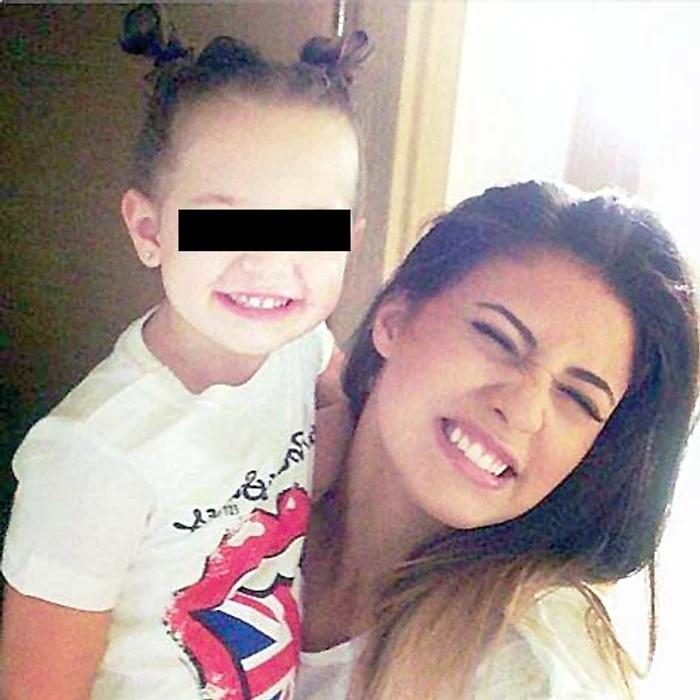 Antonia își vedere rar fiica, pe Maya, care locuiește în Italia, la tatăl ei