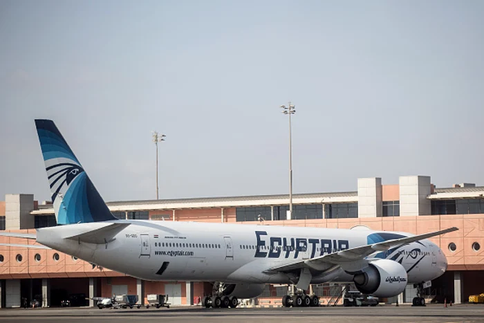 Echipele de căutare au detectat un semnal din partea epavei avionului EgyptAirFoto Getty