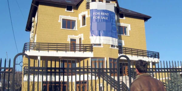 Casa-mamut din Bucium are o suprafaţă de 1.600 de metri pătraţi