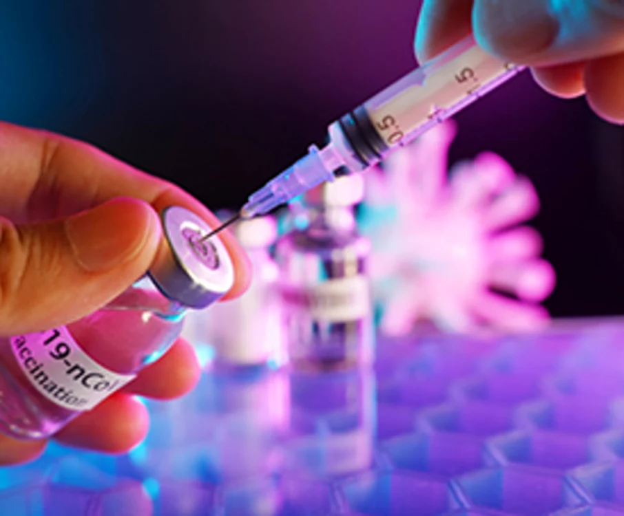 
    România va primi prima tranșă de vaccinuri anti COVID-19 în luna decembrie Sursă foto: Shutterstock  