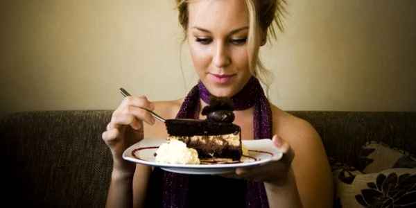 Dulciurile concentrate conţin calorii „goale“ care favorizează îngrăşarea rapidă