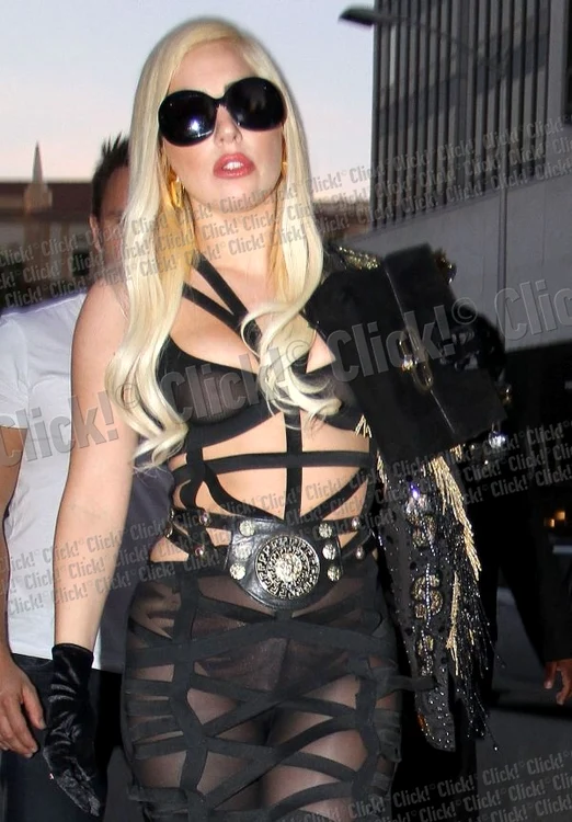 
    Lady Gaga în California ( foto Hepta)  