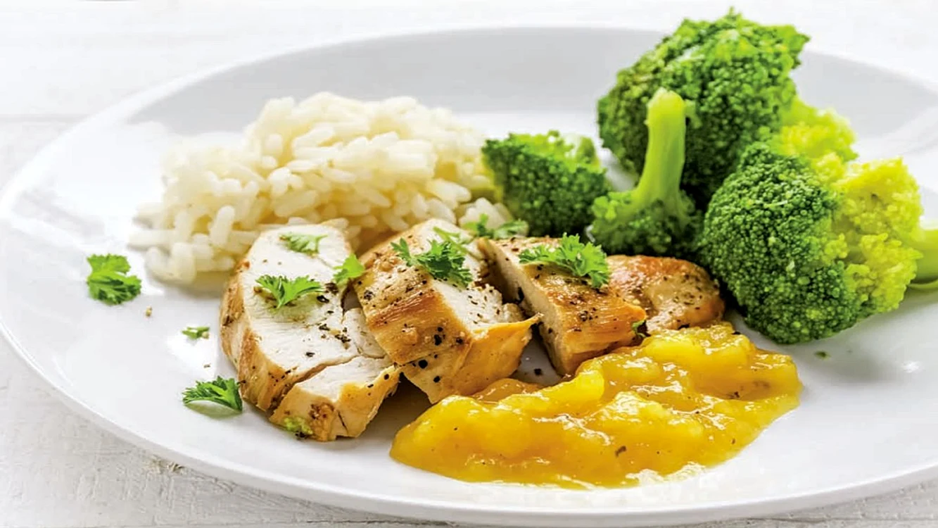 Piept de pui cu sos de mango și broccoli jpg