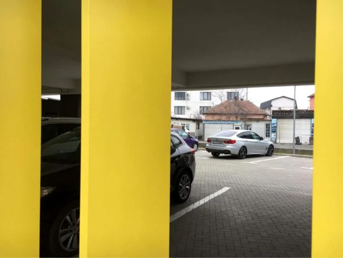 Blocul are prevăzut un loc de parcare pentru fiecare apartament social. FOTO: Ştiri de Cluj