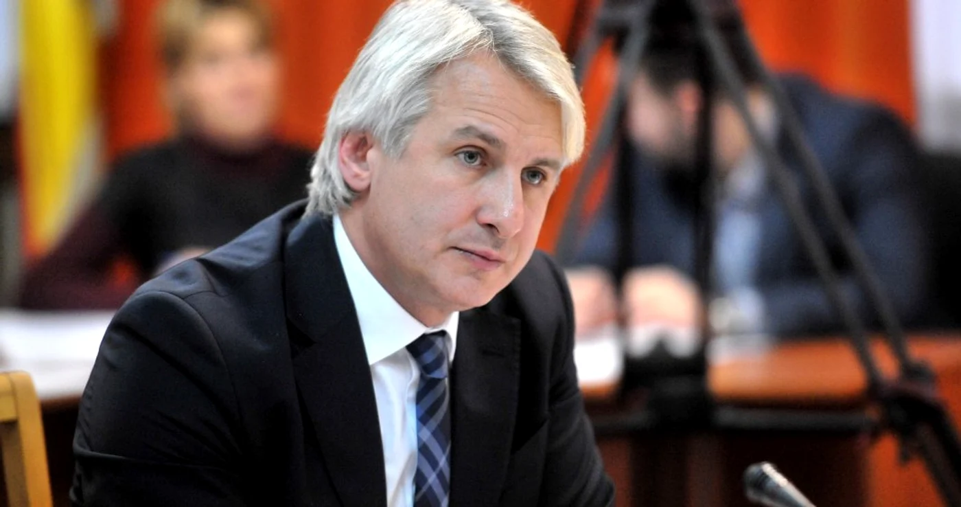 
    Ministrul de finanţe, Eugen Teodorovici, a afirmat, marţi seara (19 martie), într-o emisiune la TVR 1, că intenţionează să candideze „cândva” la funcţia de preşedinte al RomânieiFOTO: adevarul.ro  