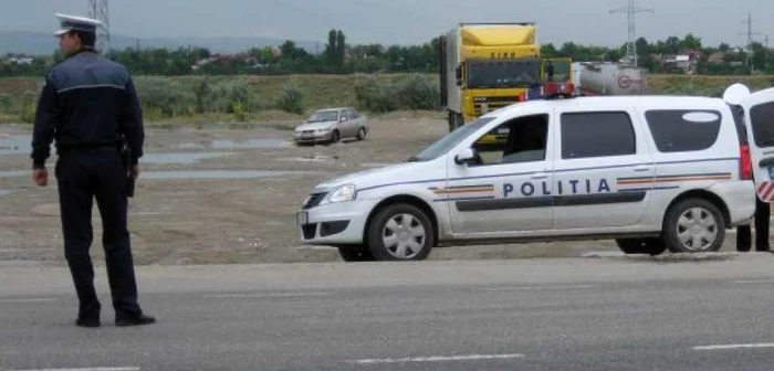 Poliţiştii îi avertizează pe şoferi