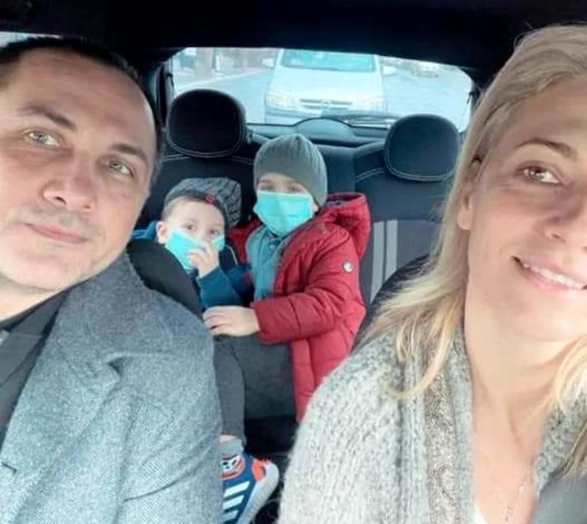 Noah și Amon sunt duși dimineața la grădință