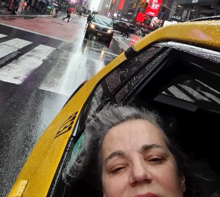 Maia Morgenstern in taxi in New York/ foto arhiva personala