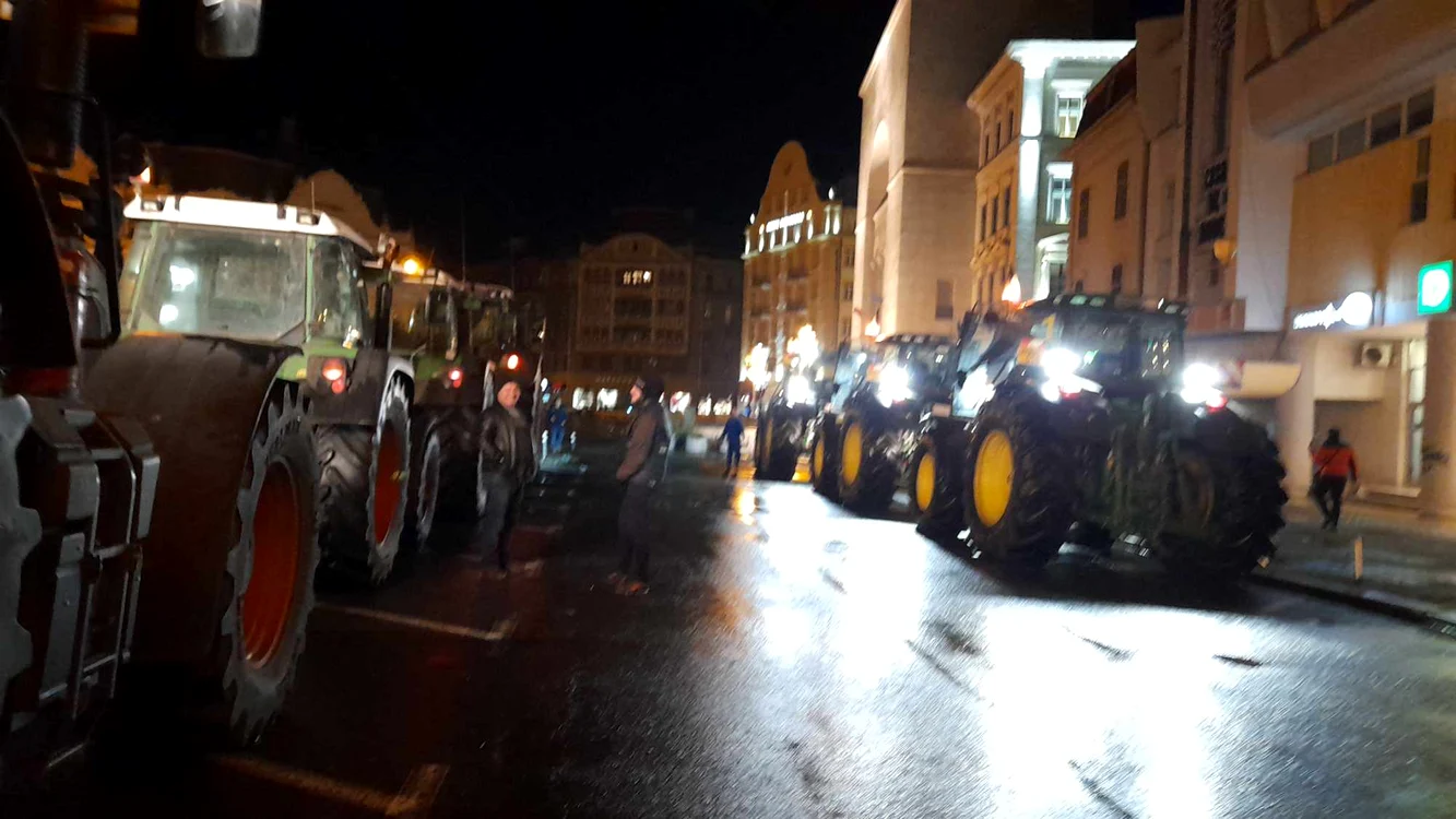 Protestul tractoriștilor în centrul Timișoarei FOTO Ștefan Both