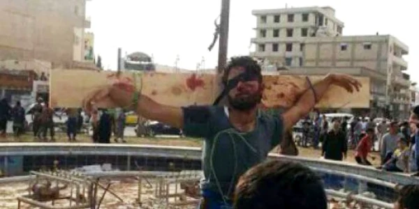 Sirieni crucificaţi de jihadişti în Raqqa 