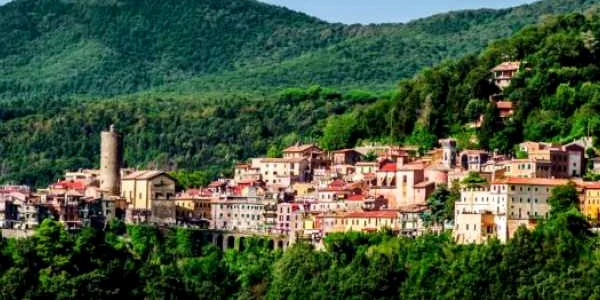 Comuna Nemi Italia FOTO e-borghi.com